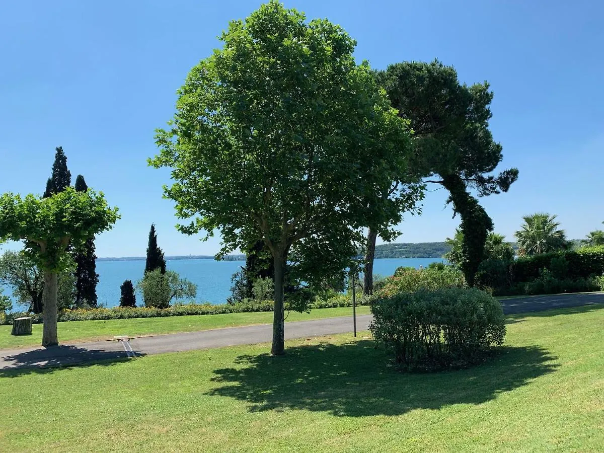 Luxury Apartment Padenghe sul Garda 0*,